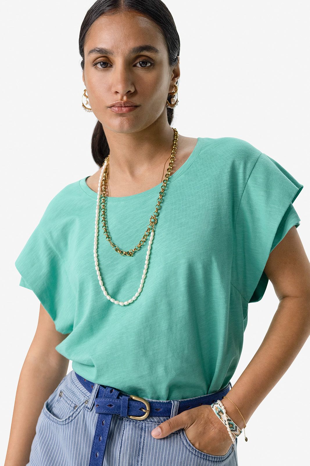 Turquoise T-shirt met schouderdetails