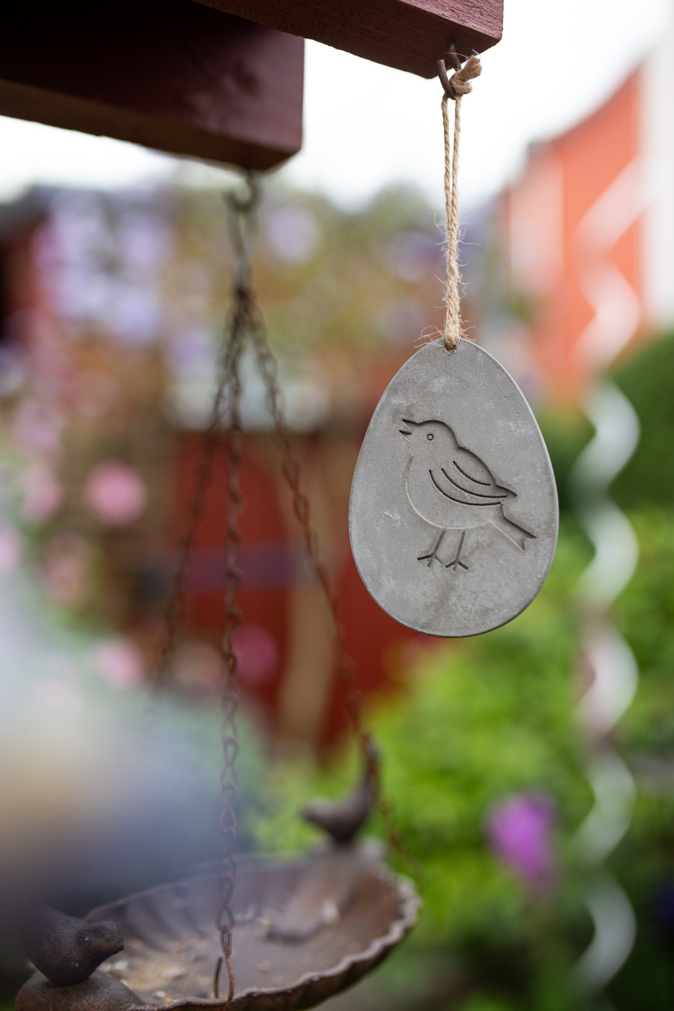 Aufhänger 'Vogel im Ei', Zement, H 9 cm, B 6,5 cm, T 1 cm günstig bestellen
