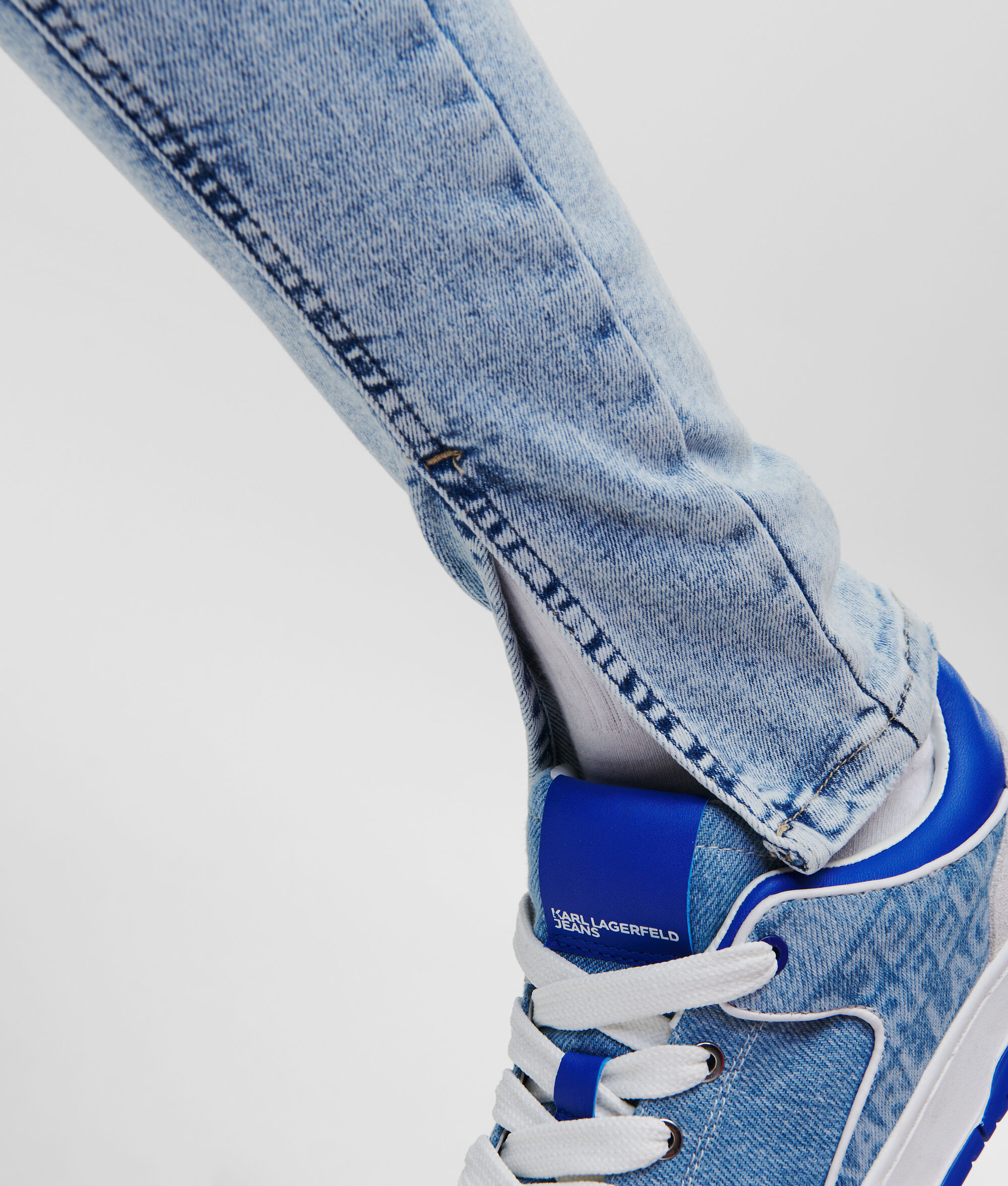 JEAN SKINNY KLJ À COUTURE FRONTALE ET OURLET FENDU