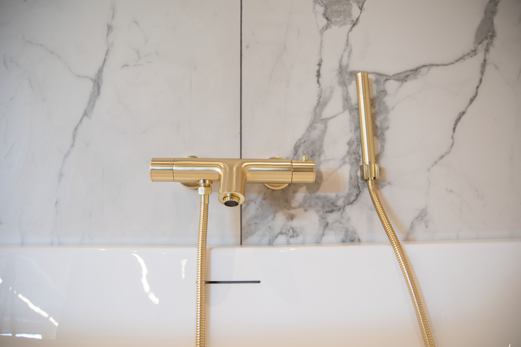 Saniclear Brass thermostatische opbouw badkraan met handdouche geborsteld messing / mat goud