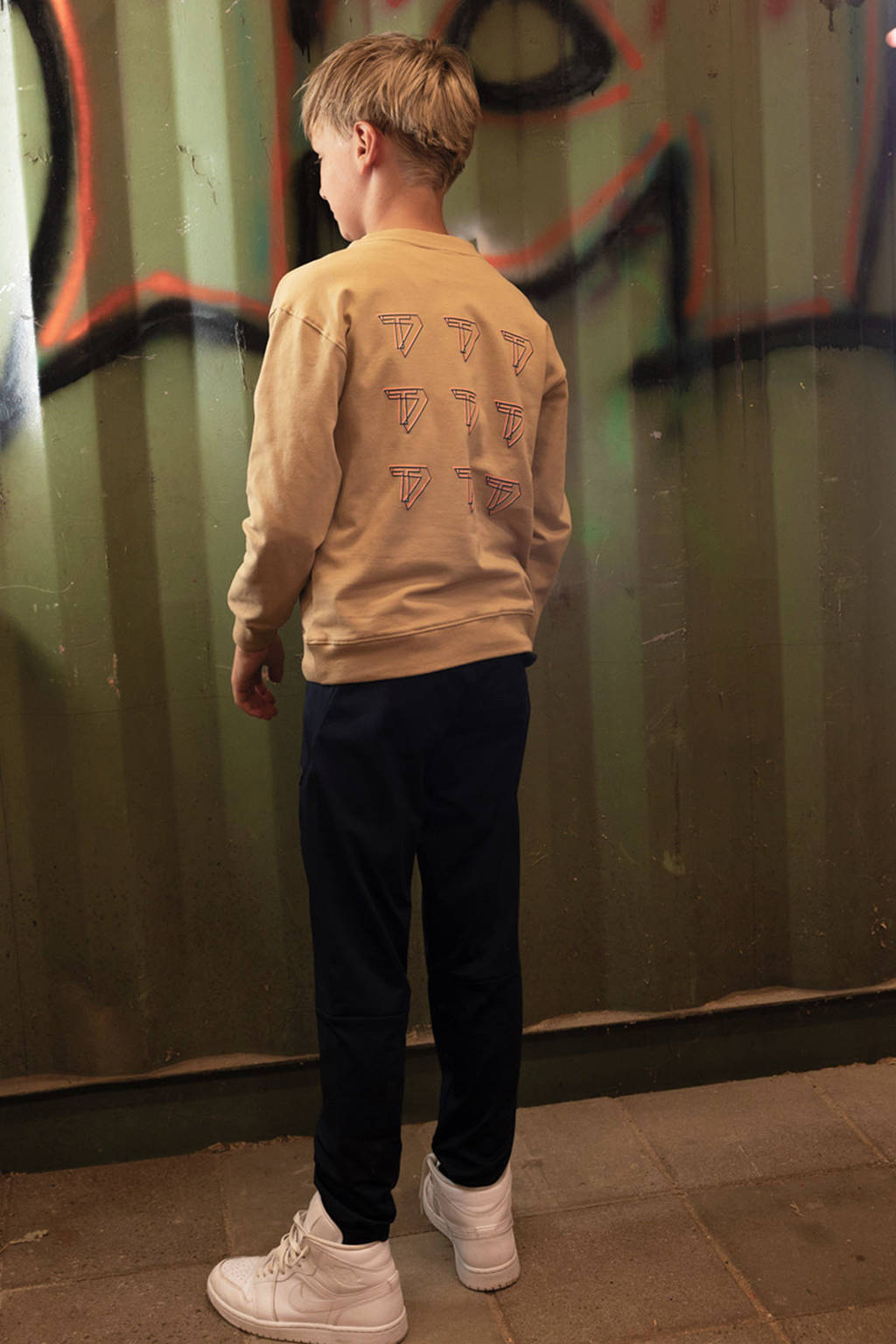 TYGO & vito sweater Dorian met backprint donkerbeige
