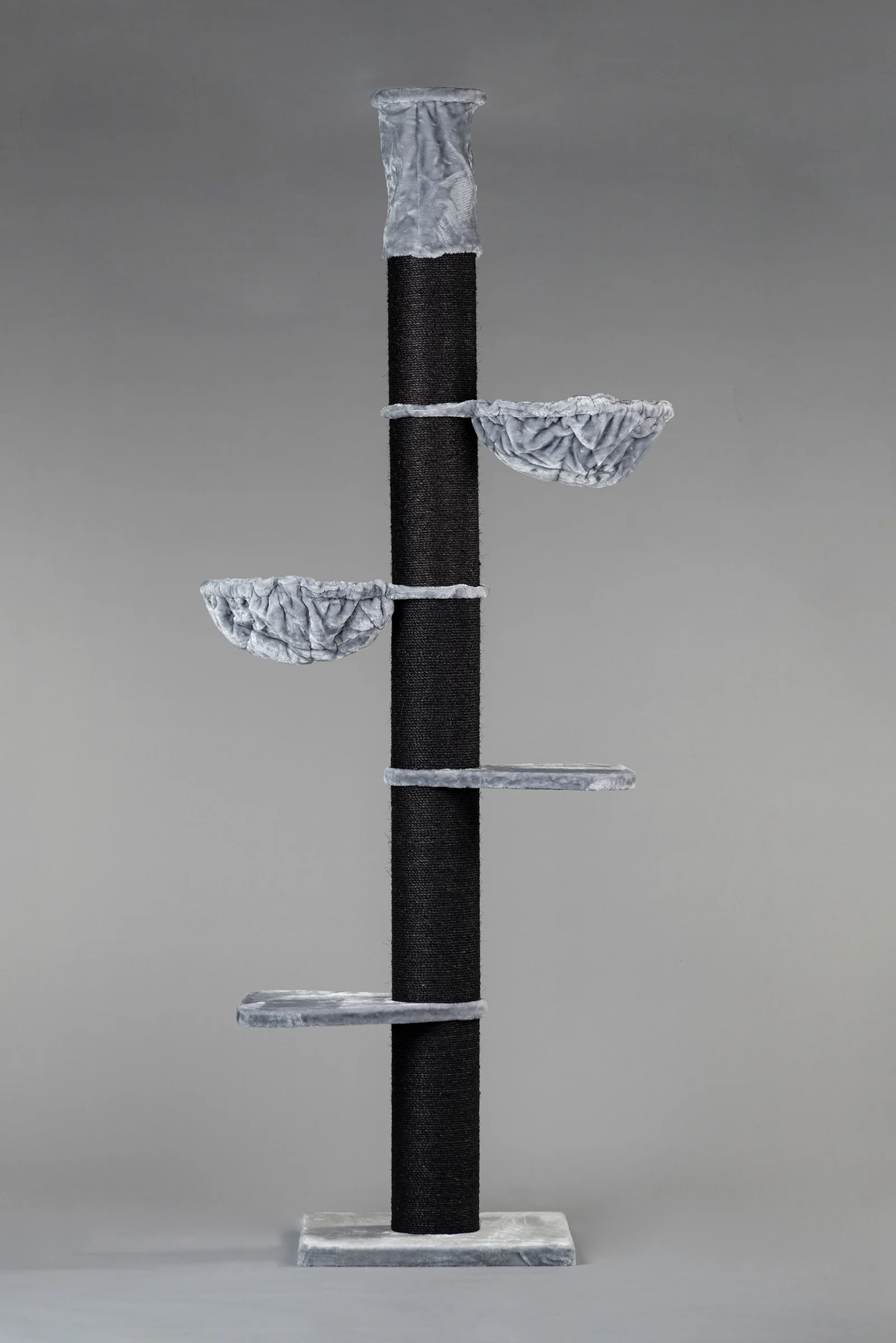Arranhador Maine Coon Tower para gatos na cor cinza claro.