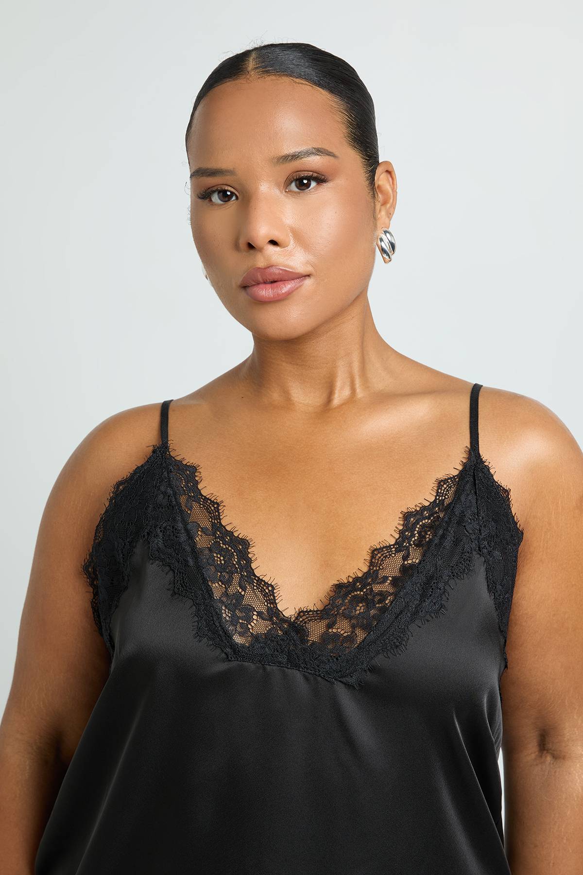 boohoo Plus haut de camisole à bordure en dentelle