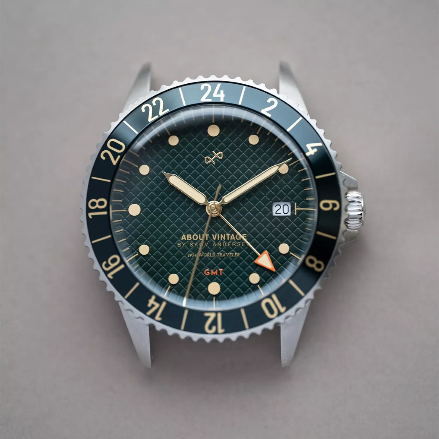 About Vintage 1954 GMT 189174
