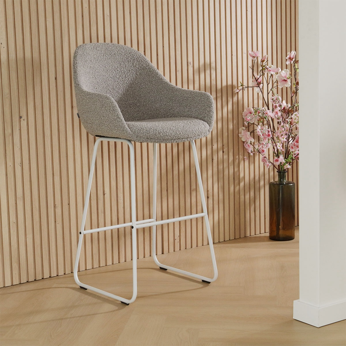 Barkruk Nino-Mae bouclé beige - wit onderstel - 75 cm