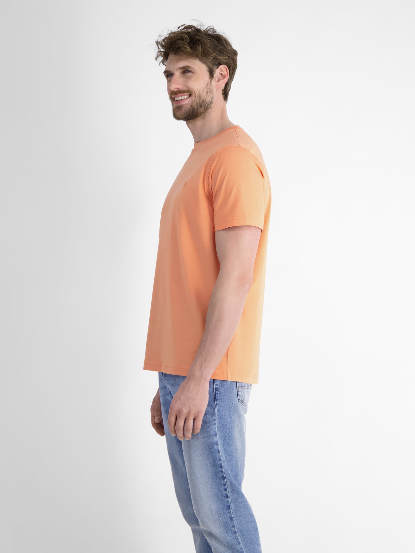 Basic T-Shirt mit Logostitch, unifarben