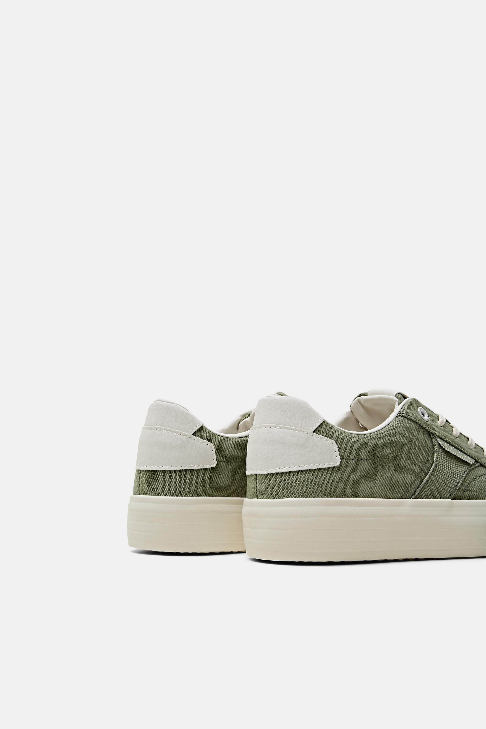 Sneakers en toile dotées d’une semelle à plateau