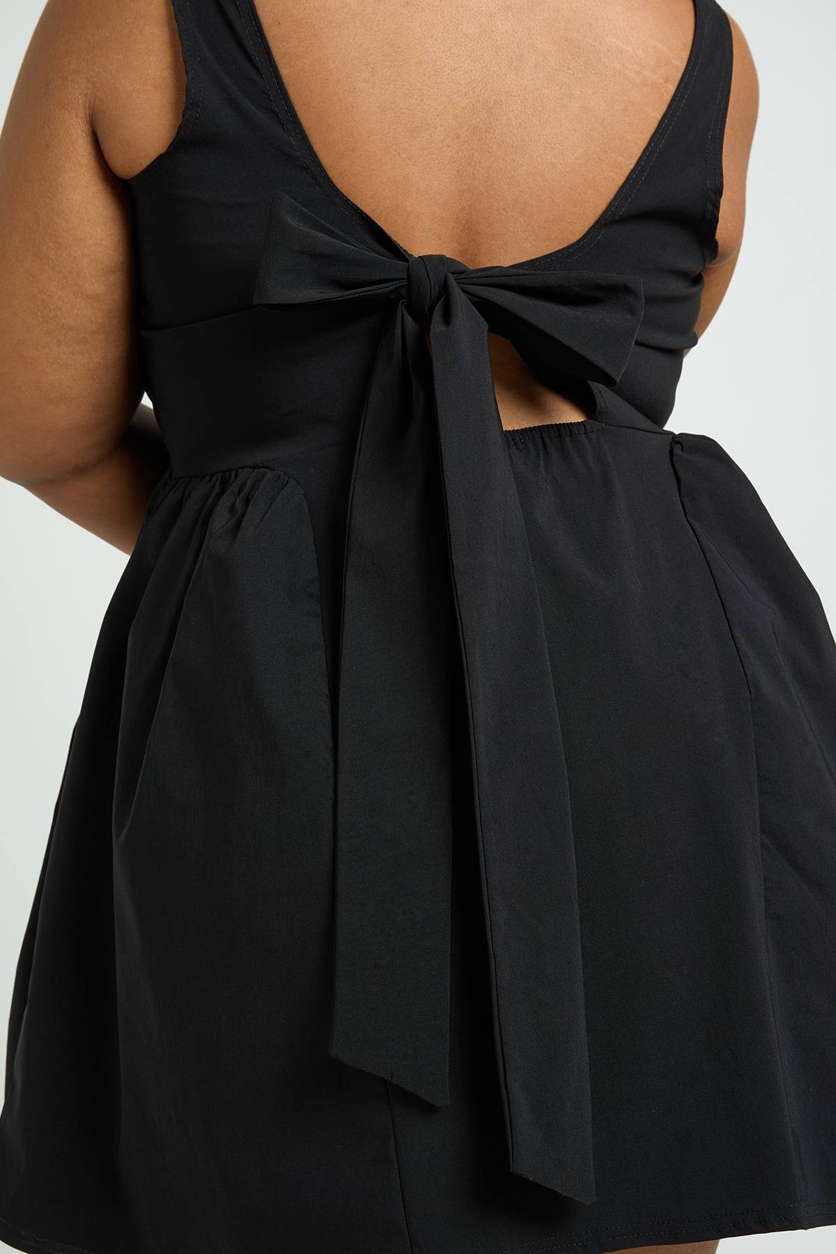 boohoo Robe Skater Bengaline pour Grandes Tailles, avec Nœud à l'Arrière