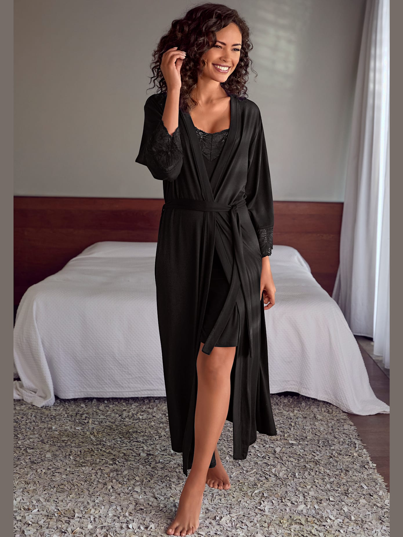 Élégant kimono maxi avec détails en dentelle