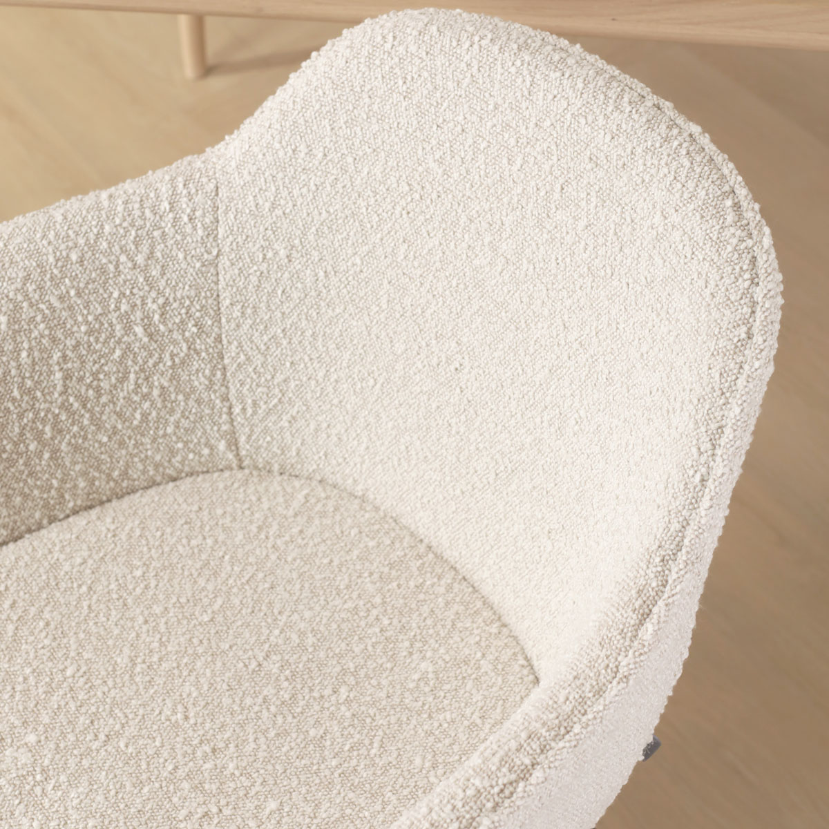 Eetkamerstoel Nola-Mare bouclé beige - wit onderstel