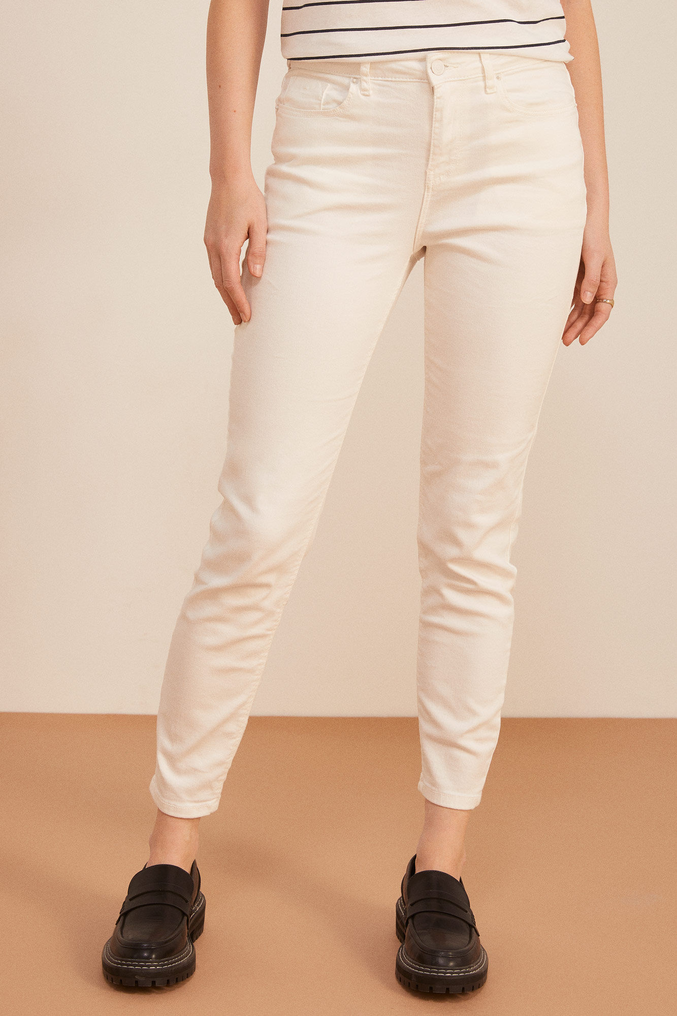 Calça jeans cropped slim tingida ecologicamente - marrom