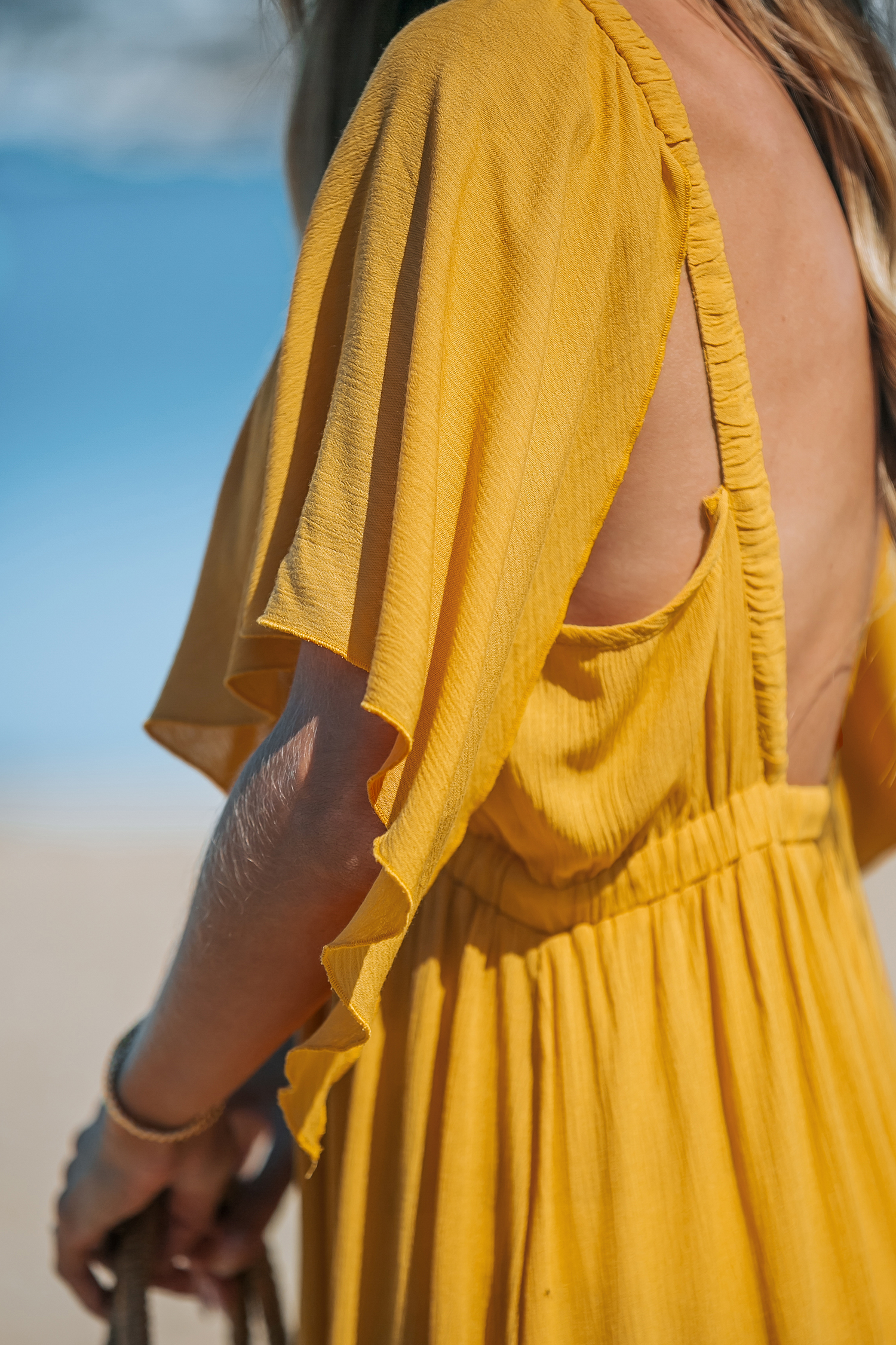 Robe midi avec manches papillon et col plongeant jaune