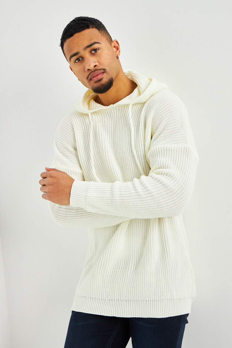 Pull en maille blanc cassé à capuche