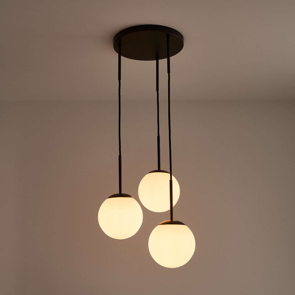 LA REDOUTE INTERIEURS<br>Luminária pendente em metal e opala, Theide