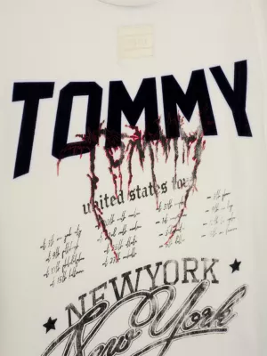 Camiseta com estampa gráfica em lavagem pesada