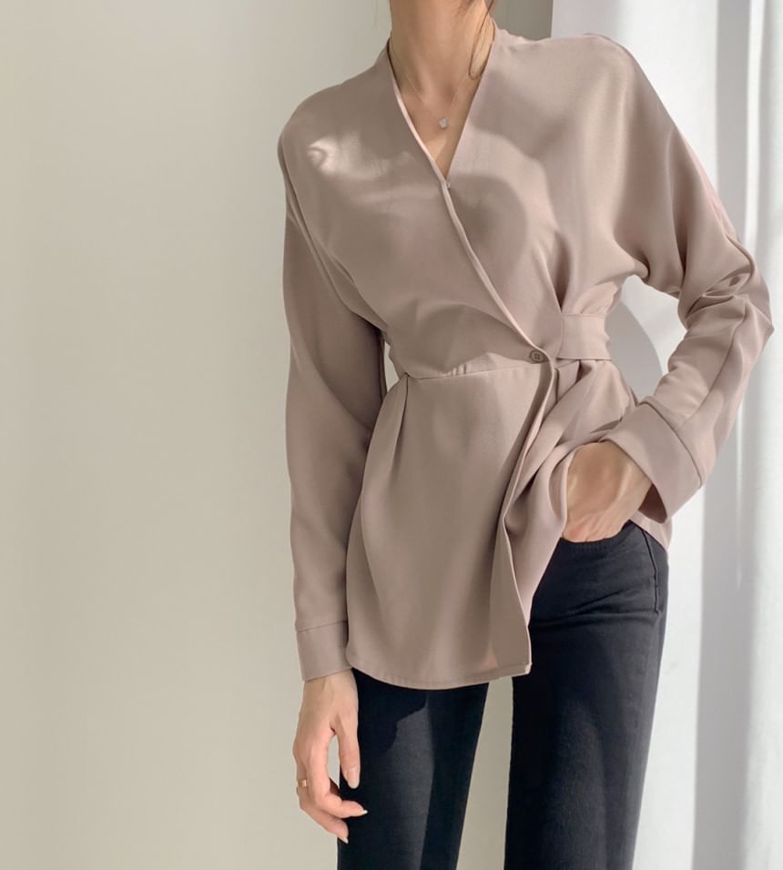 Sienne - Effen peplumblouse met V-hals