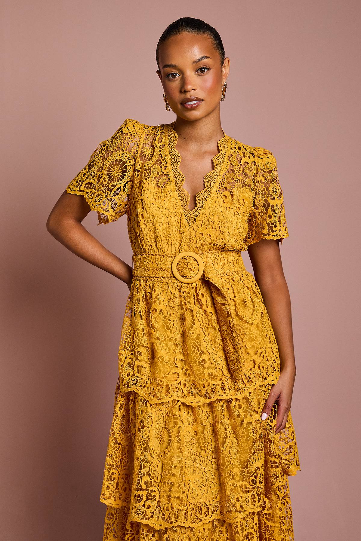 Coast Robe Midi en Dentelle à Manches Courtes et Col V Étagée Petite