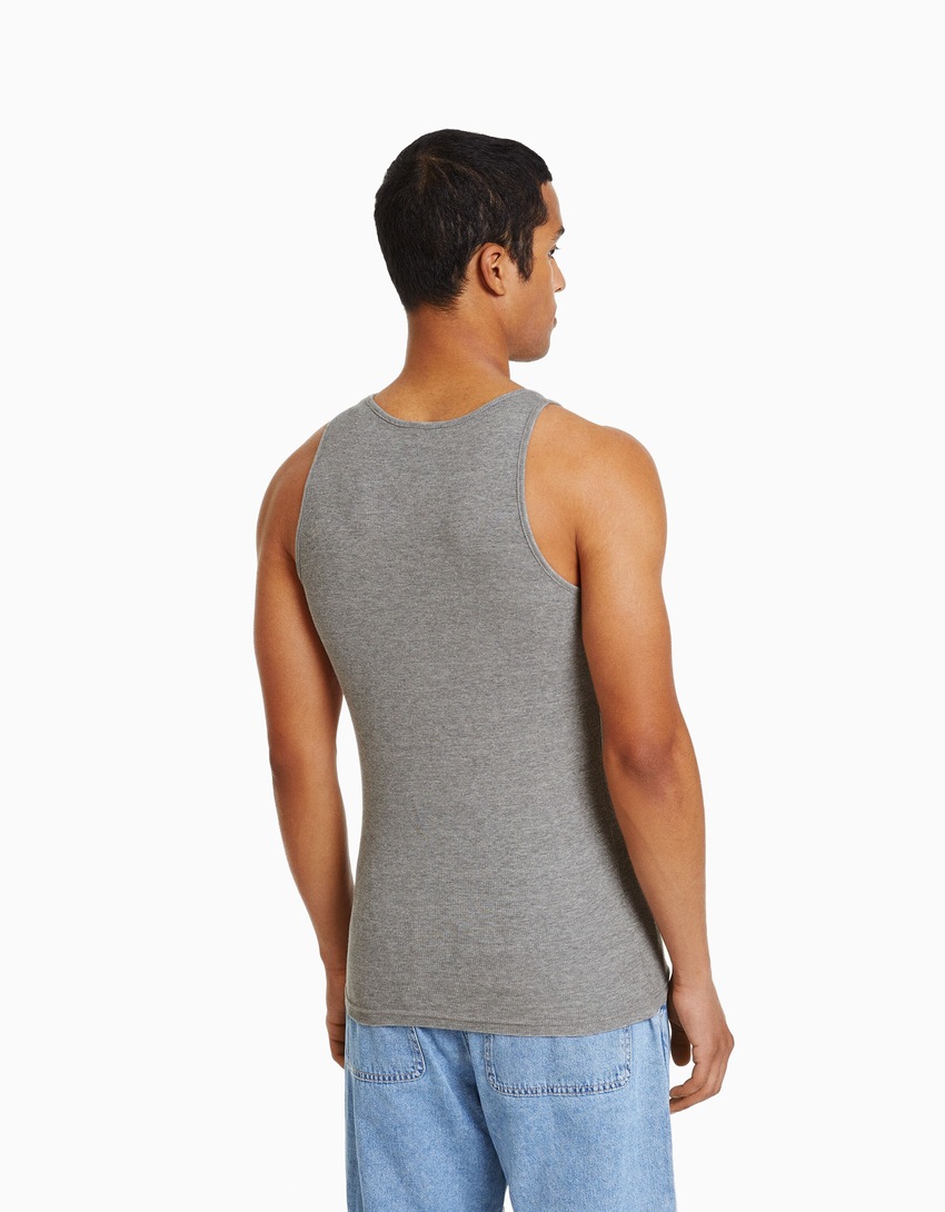 Camiseta canelada com alças finas