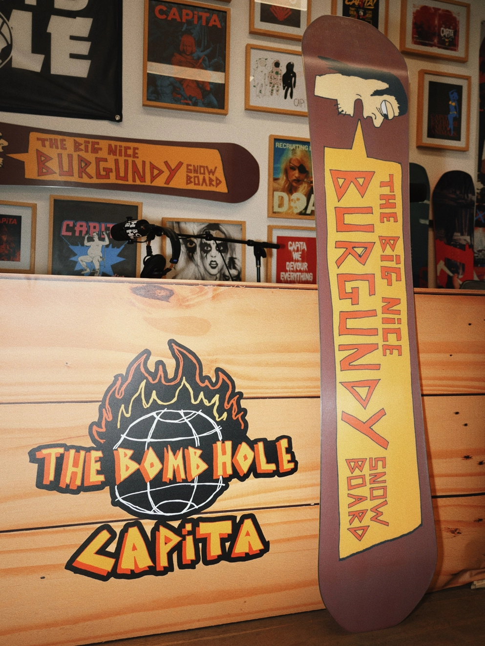 CAPiTA Indoor Survival x Bomb Hole 2025 Snowboard multi