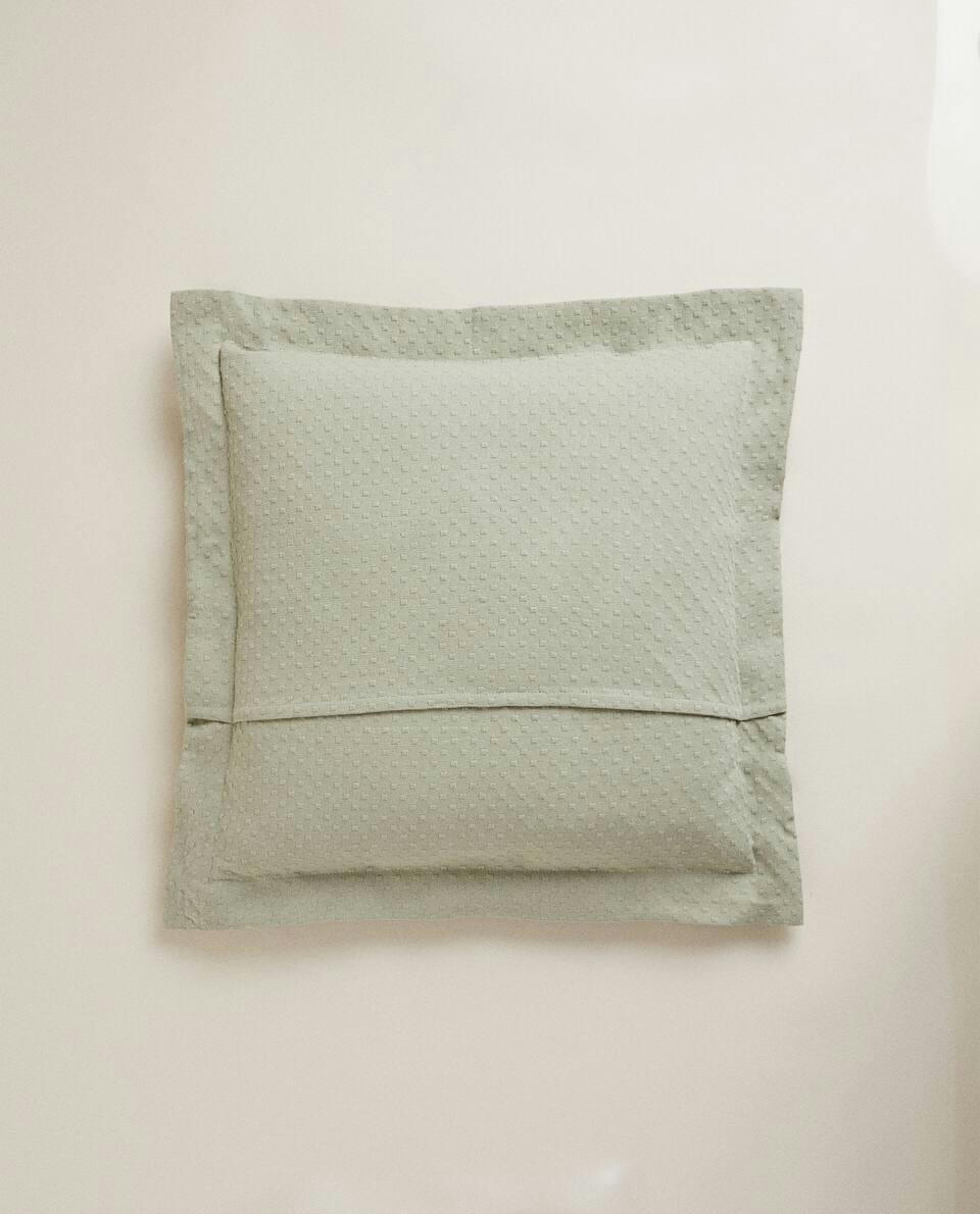 CAPA DE ALMOFADA COM ESTAMPA DE BOLINHAS
