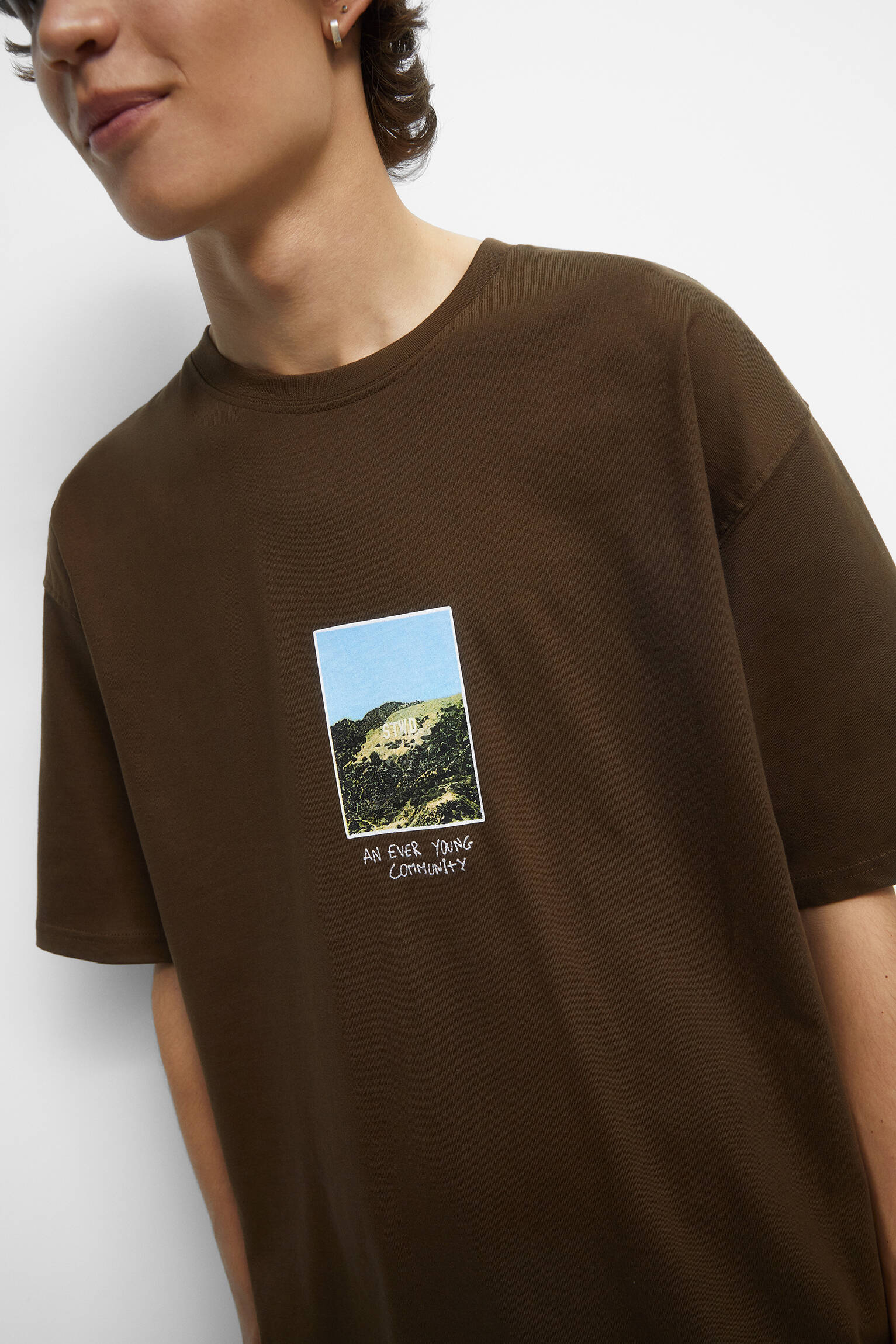 CAMISETA STWD COM ESTAMPA MARROM - CHOCOLATE