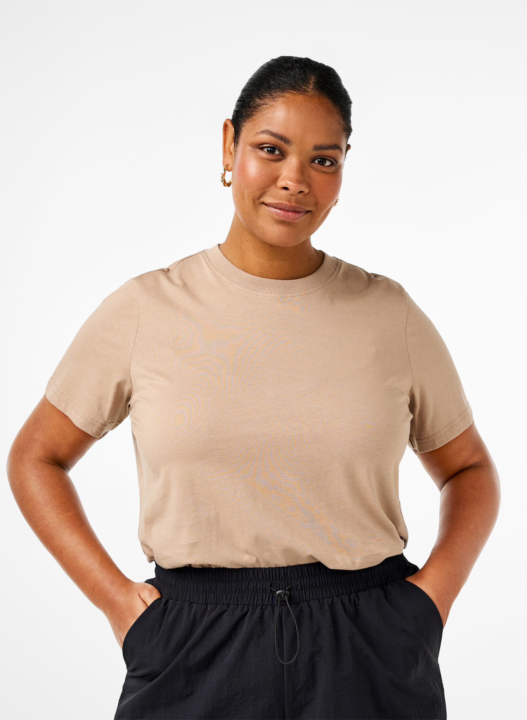 Basis t-shirt i bomuld med rund hals