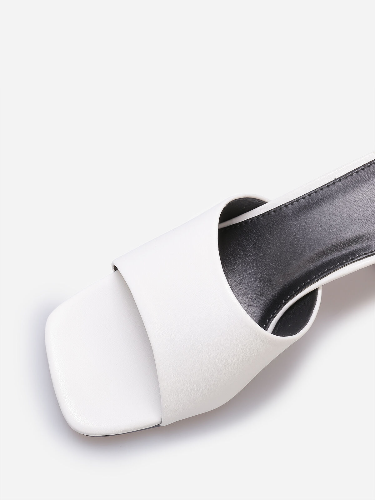 Mules à talon carré- Blanc
