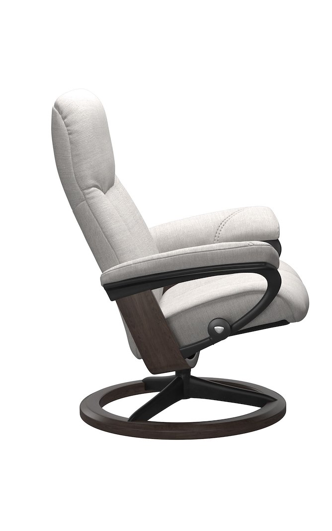 Consul (M) Signature lenestol Tekstil Jasmine Light Grey og Signature understell i wengebeiset og sort.