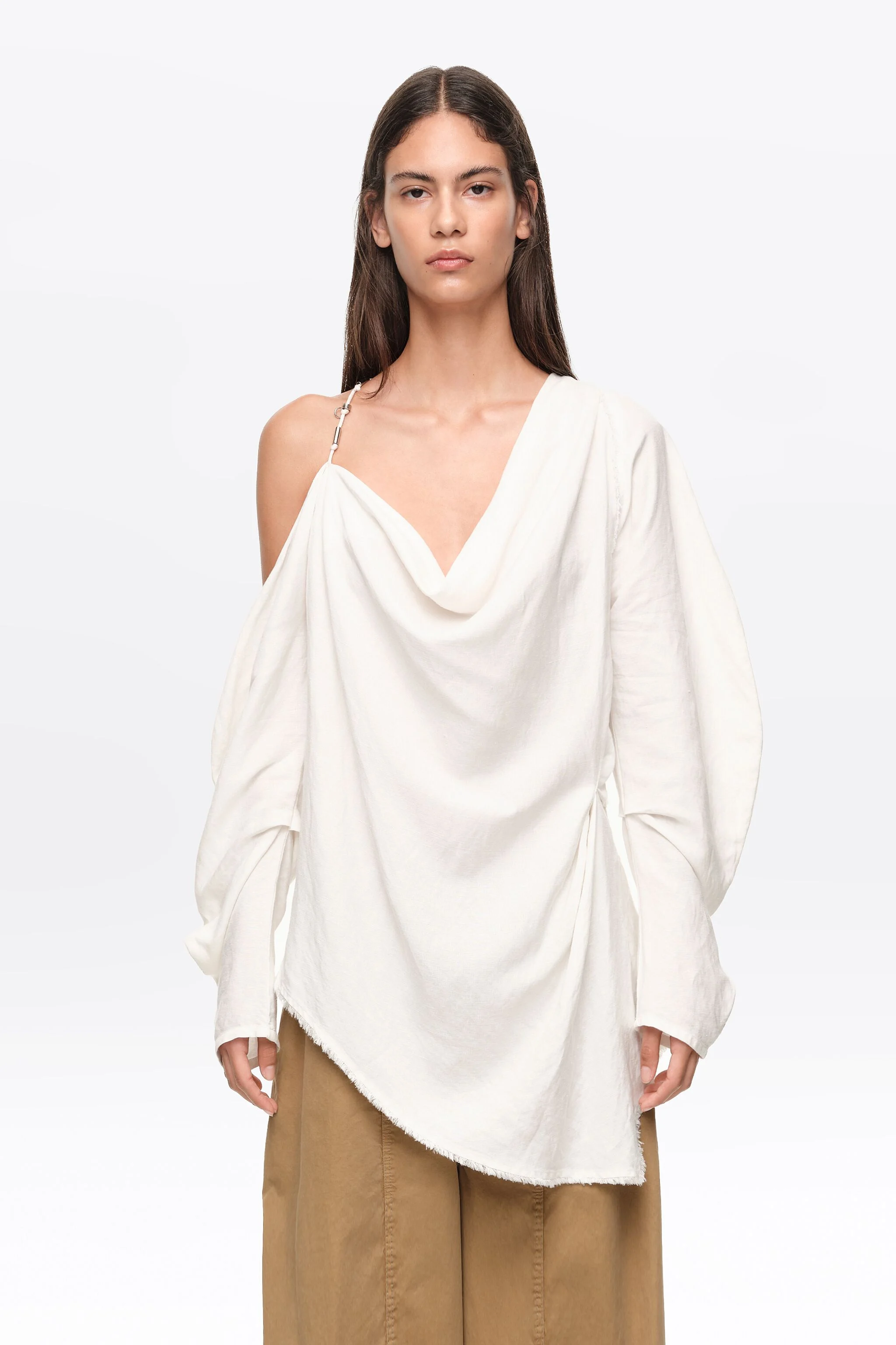 Blusa ombro a ombro em linho cor marfim