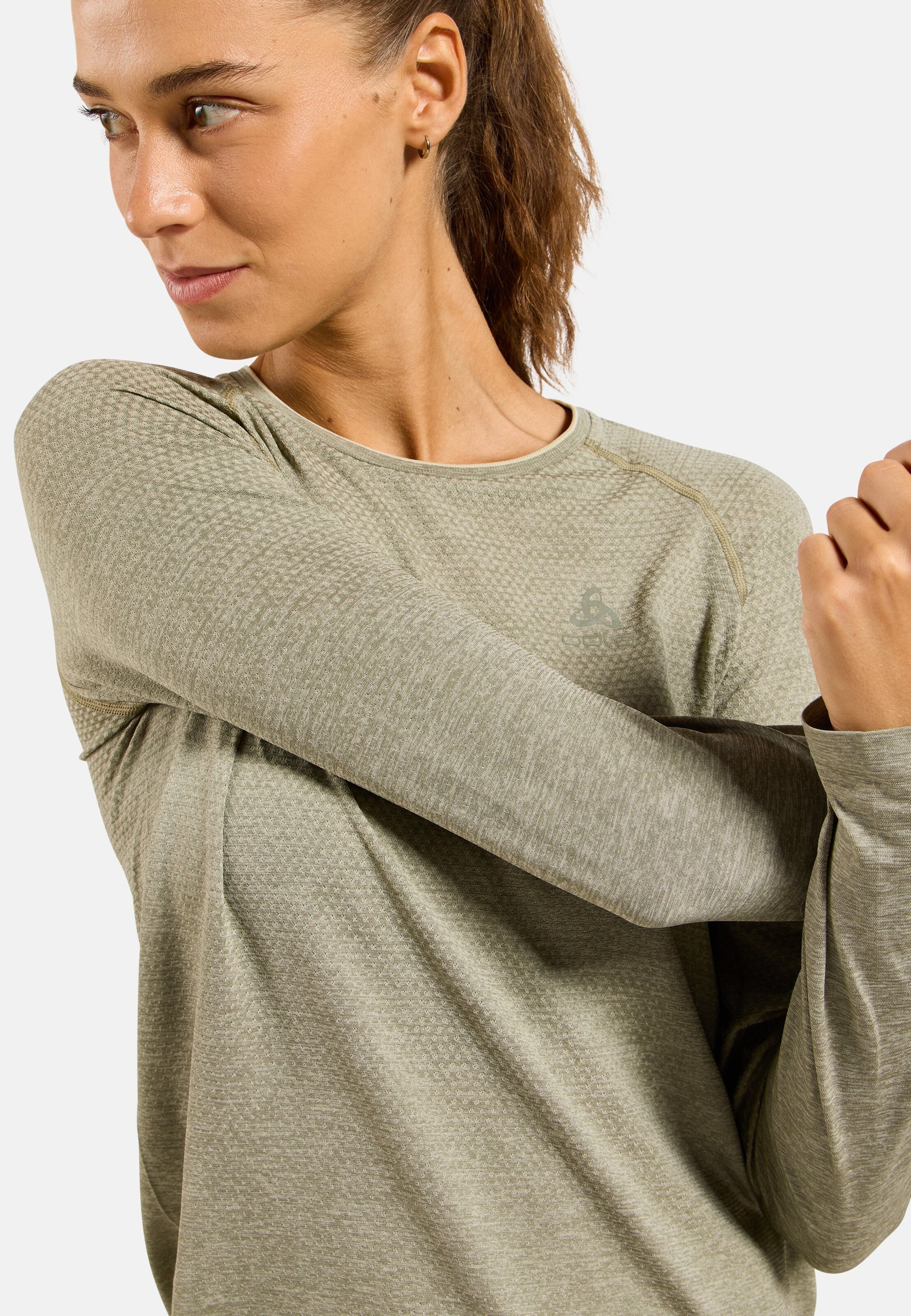 Essentials Seamless Langarm-Laufshirt in vetiver melange