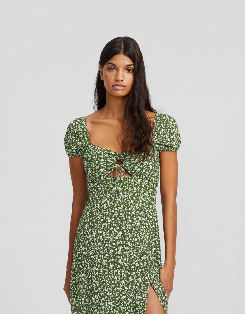 Vestido midi de manga curta com estampa e recortes