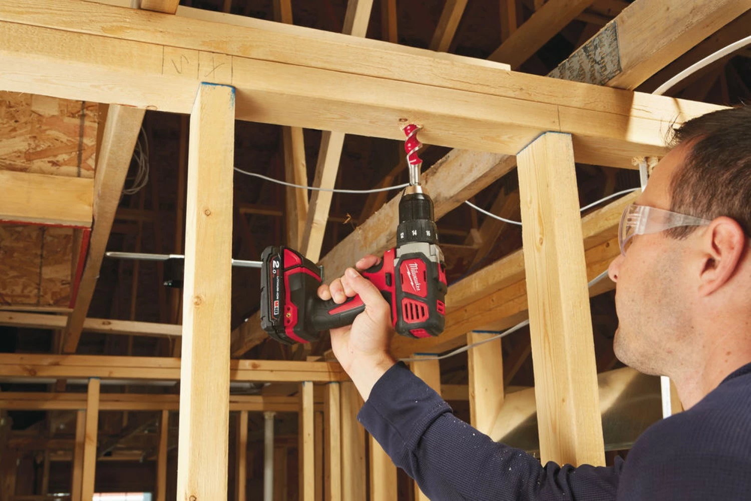Milwaukee M18 BDD-202C 18V Li-Ion accu boor-/schroefmachine set (2x 2.0Ah accu) in koffer