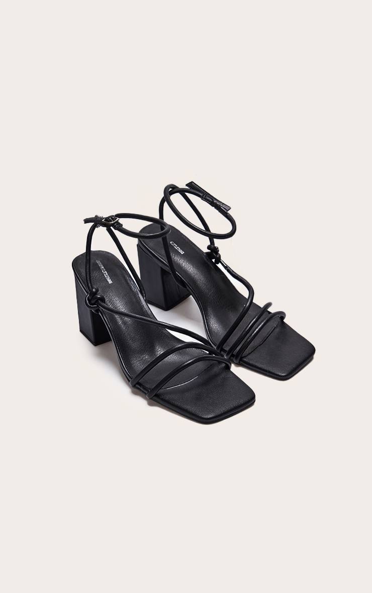 Noir Sandales À Talons Carrés Asymétriques En SYNTHÉTIQUE Avec Brides Tubulaires Et Bout Carré