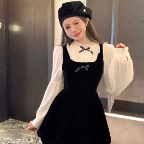 ANORA - Mini A-lijn jurk met vierkante hals en strik van fluweel / Blouse met lange mouwen en volantrand