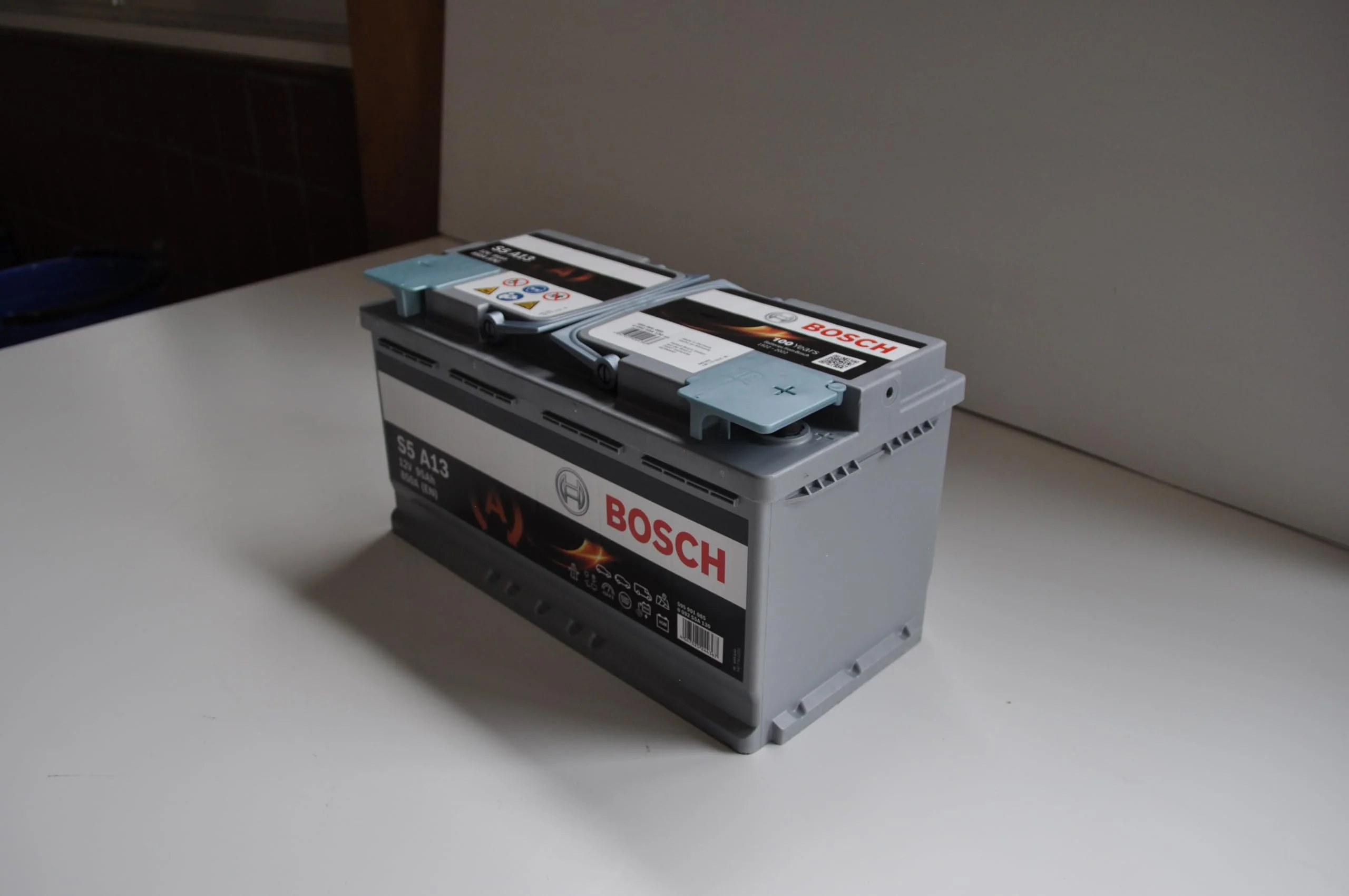 Bosch S5 A11 Batterie Auto 80 A/h - 800 A - Batterie 12 V, AGM Plomb-acide pour Véhicules avec Système Start/Stop, (-) (+), 315 x 175 x 190 mm - Pour Véhicules avec Récupération d'Énergie au Freinage