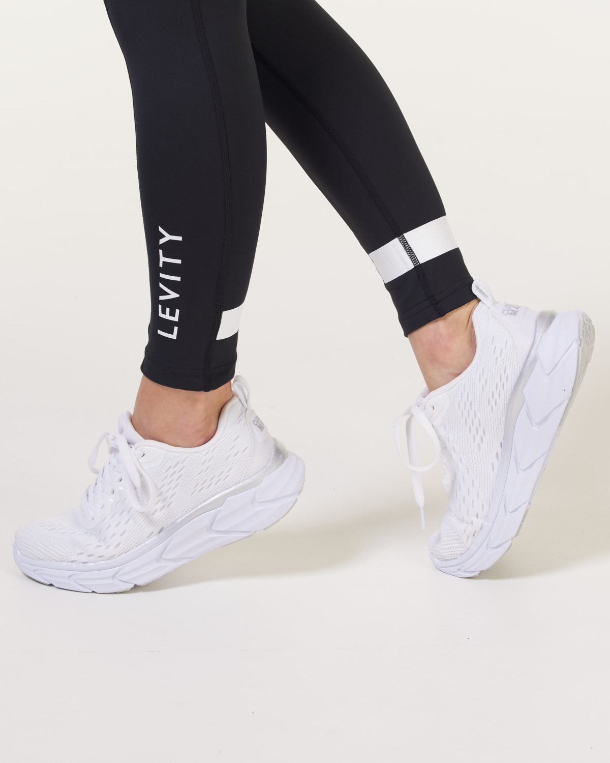 LEVITY Ultra Run Tights Black