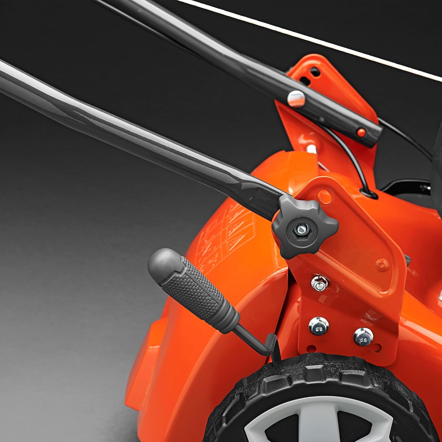 Husqvarna LC 140P Rasentrimmer für den privaten Gebrauch, einfach zu bedienen, geeignet für kleinere Rasenflächen. (ohne Radantrieb)