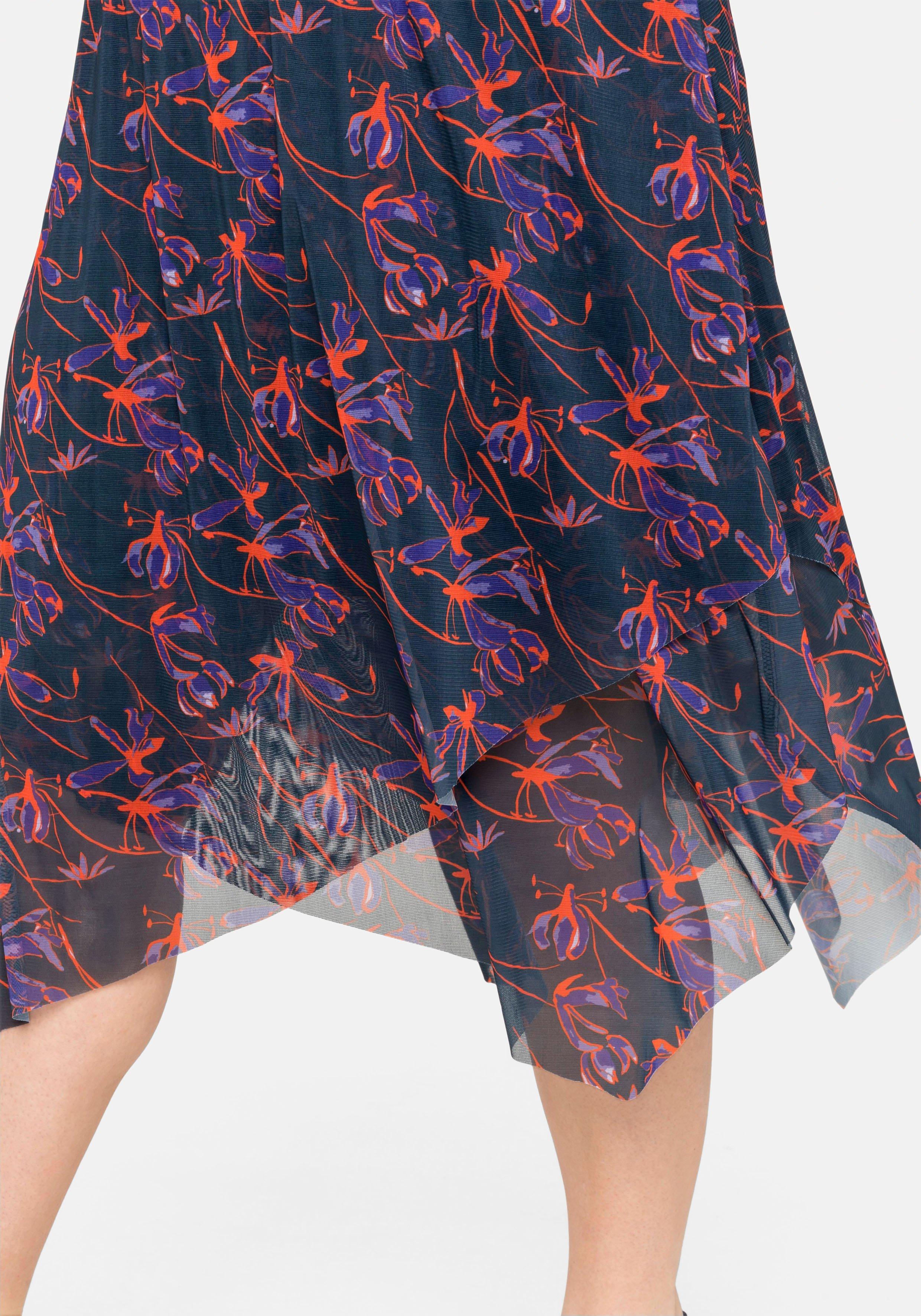 Cocktailkleid aus Mesh, mit Zipfelsaum