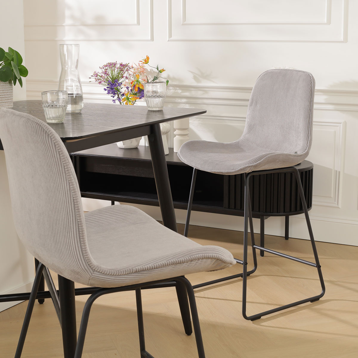 Barkruk Nino-Fé rib warm grijs - zwart onderstel - 75 cm