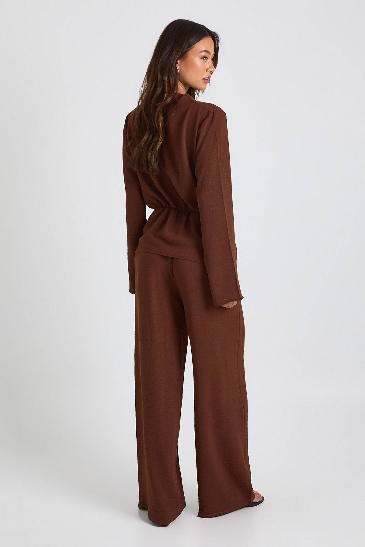 boohoo Chemisier allongé à manches longues en drapé tissé et pantalon coordonné