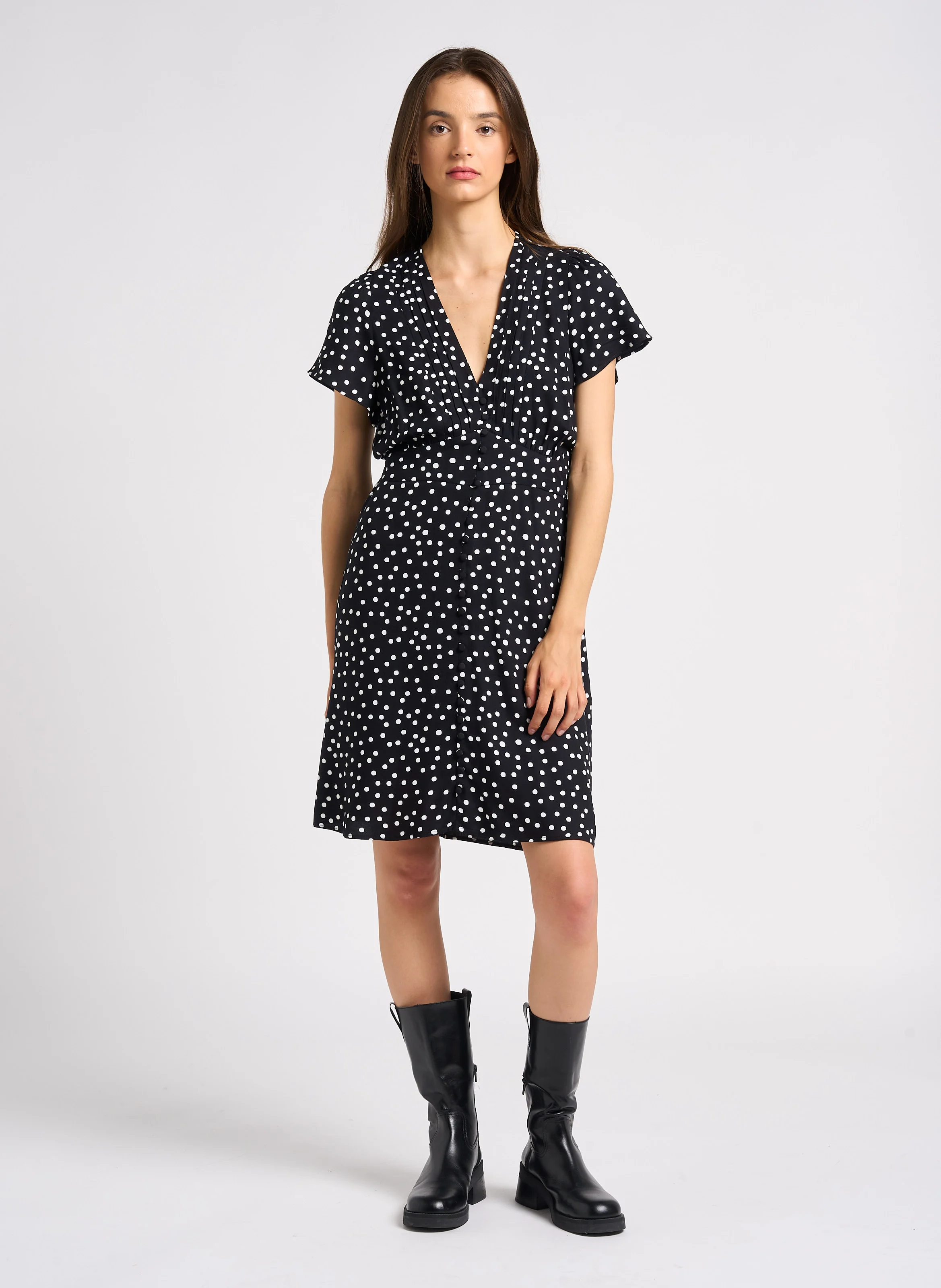 Robe courte droite col V imprimée | Noir