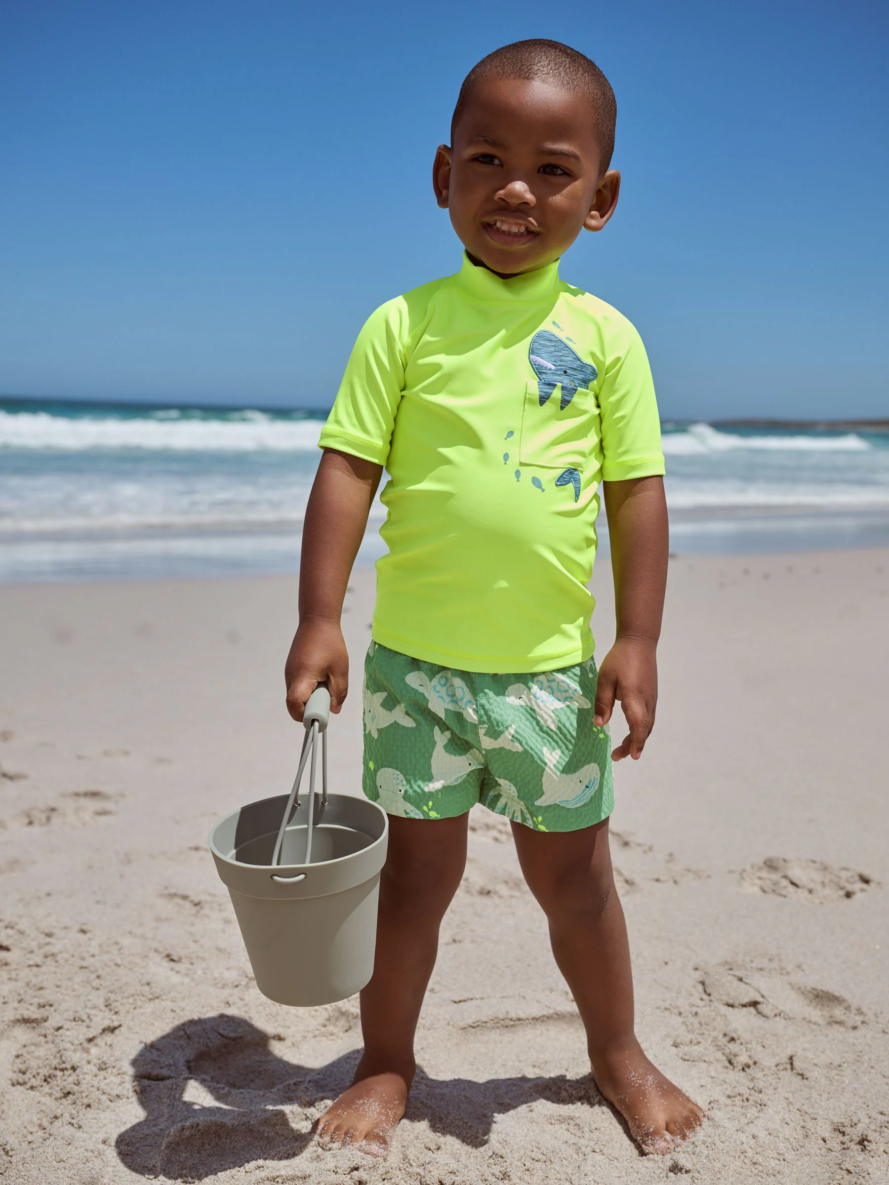 Geelgroene haai - Set van surfhemdje en shorts (3 mnd - 7 jr)