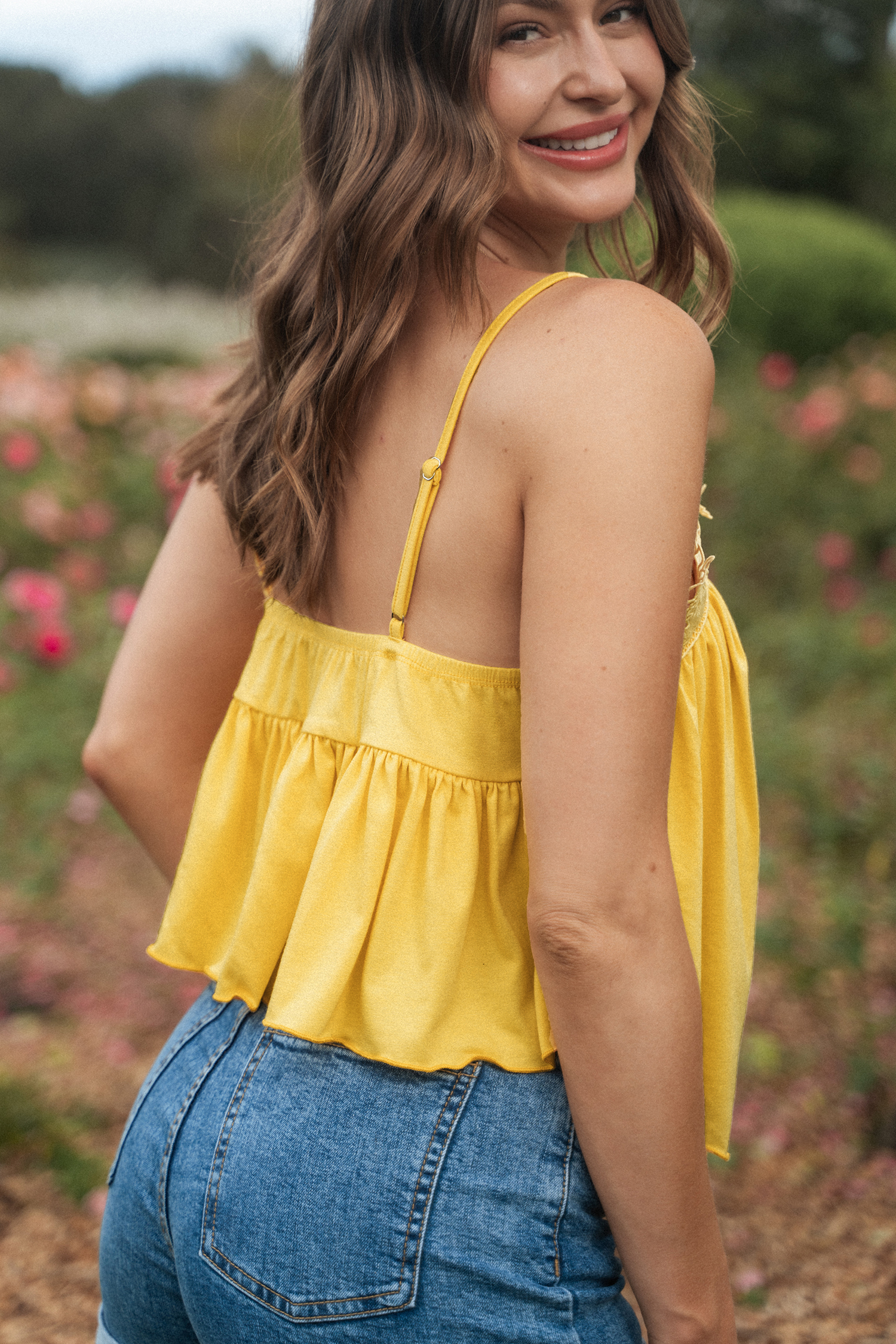 Débardeur en dentelle avec col en cœur jaune