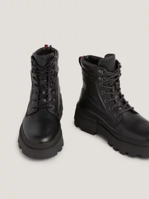 Botas robustas de couro com cadarço e salto alto