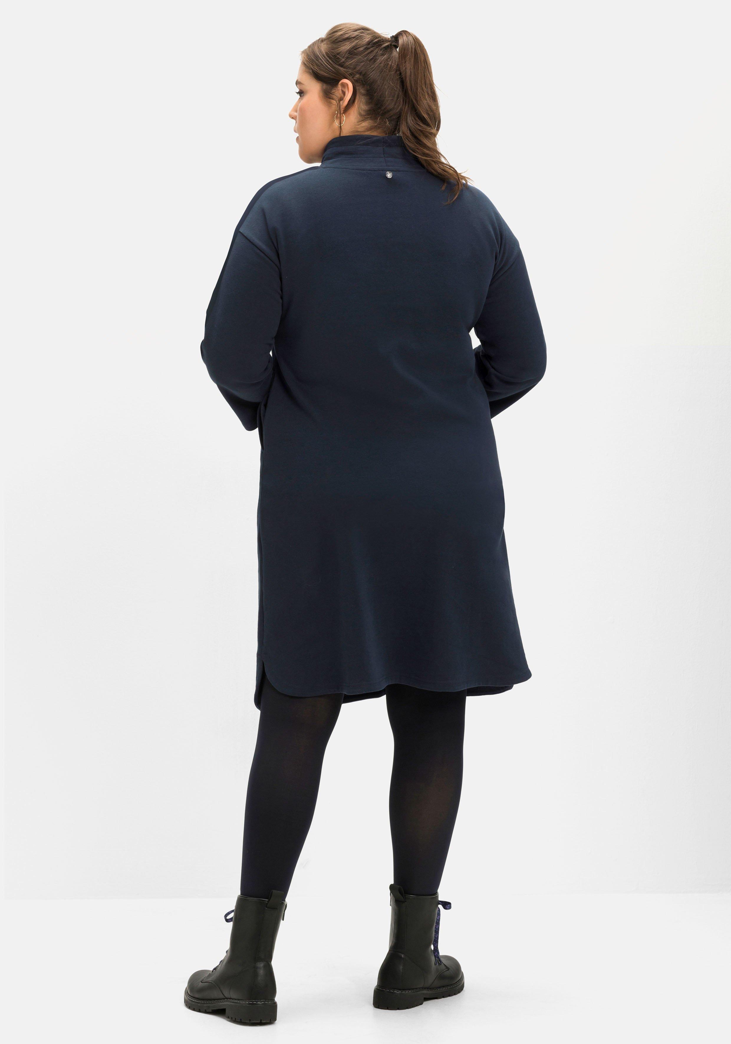 Sweatkleid mit Streifentape an Arm und Schulter