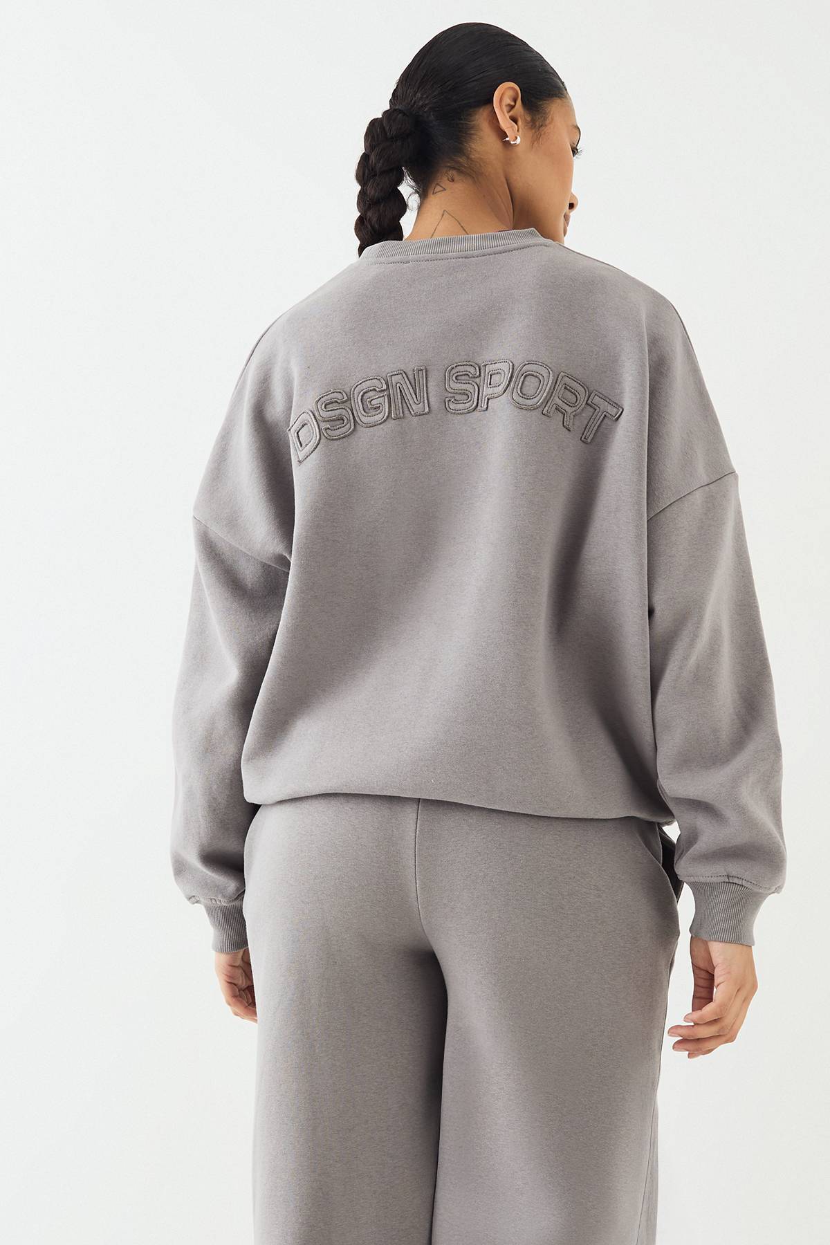 Sweat-shirt Oversize DSGN Studio avec Appliqué en Tissu Assorti