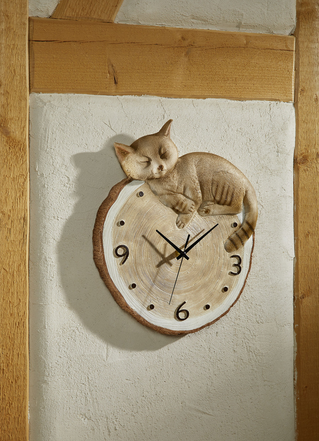 Wanduhr mit Katze in Baumscheibenoptik