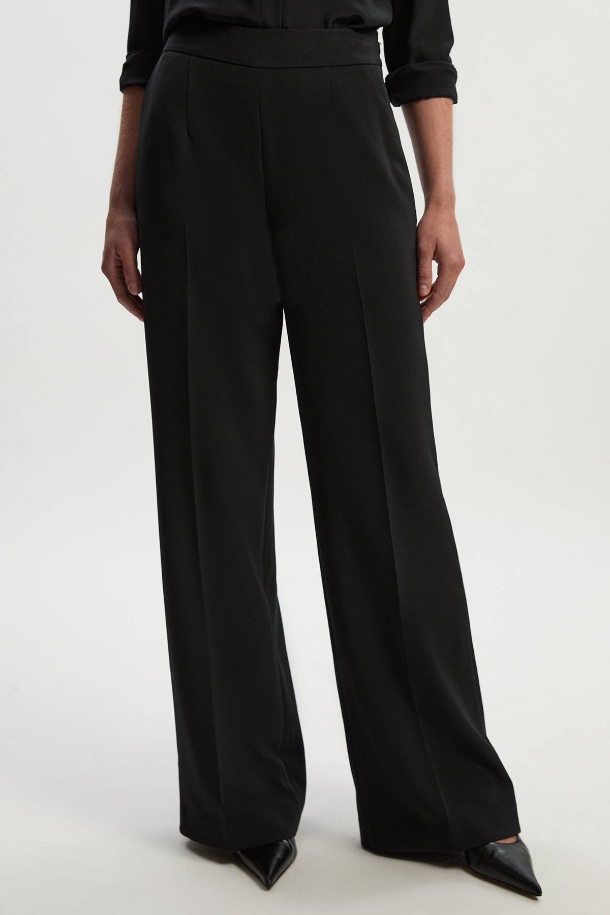 KarenMillen Collection Archive - Pantalon Petite en Satin Tailleur à Jambes Évasées