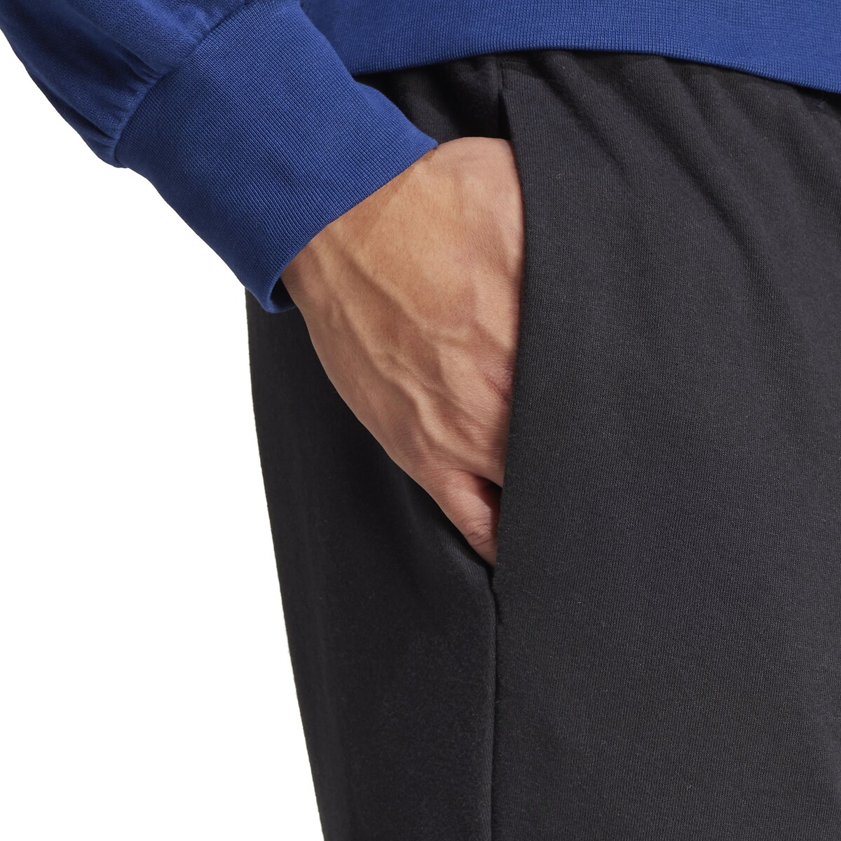 ADIDAS ROUPAS ESPORTIVAS<br>Calça de Moletom Essential Feelcozy