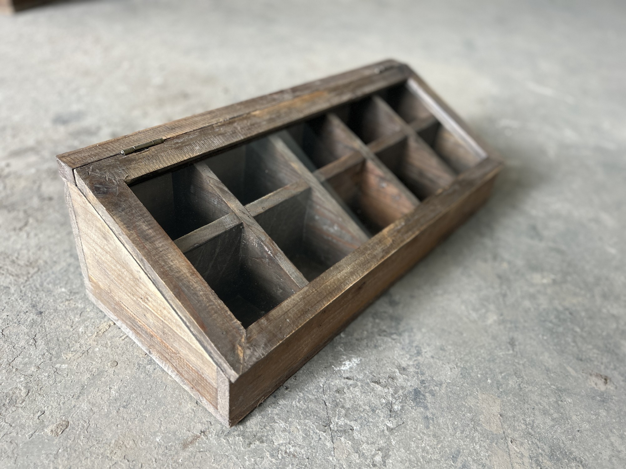 Schaukasten mit 10 Fächern, aus recyceltem Holz, B 635 cm, L 27 cm, H 20 cm von fischer's lagerhaus